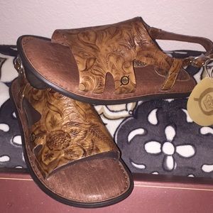 NEW Born sandals size 10